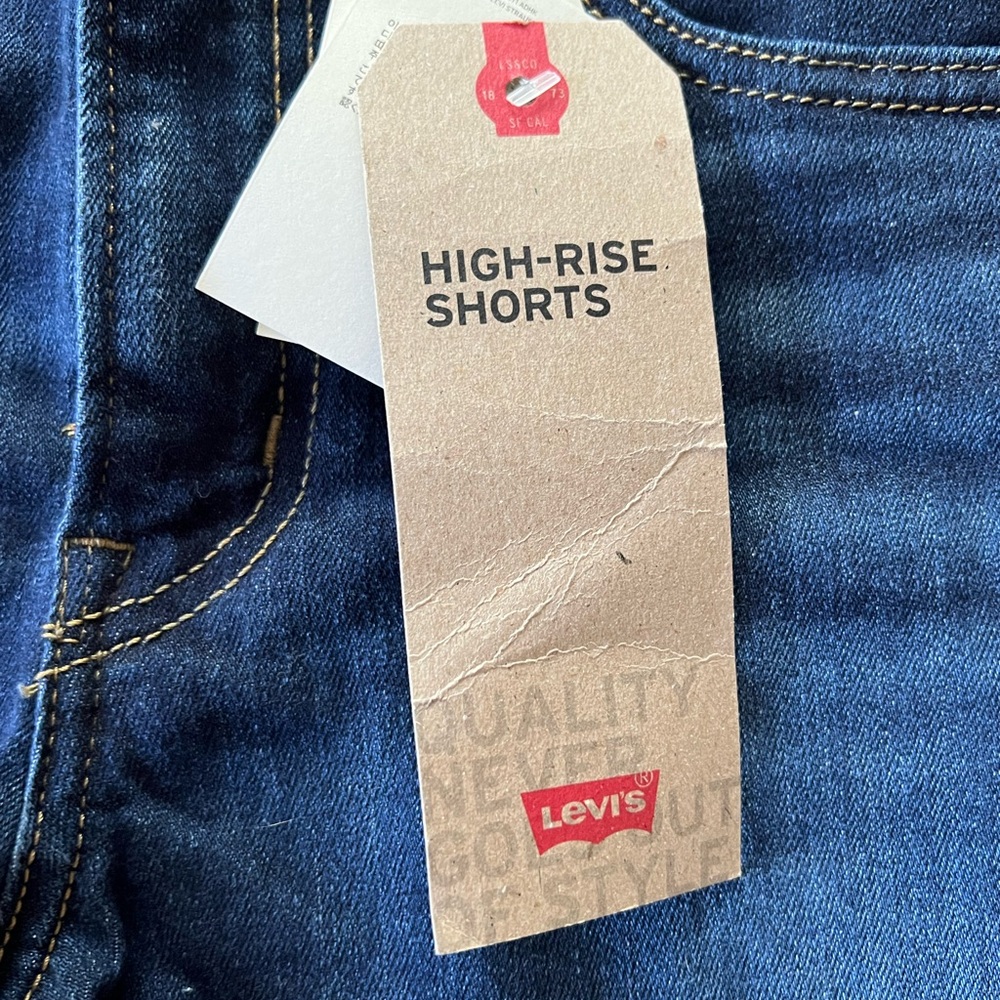 Levi’s High Rise Shorts - Picture 4 of 5